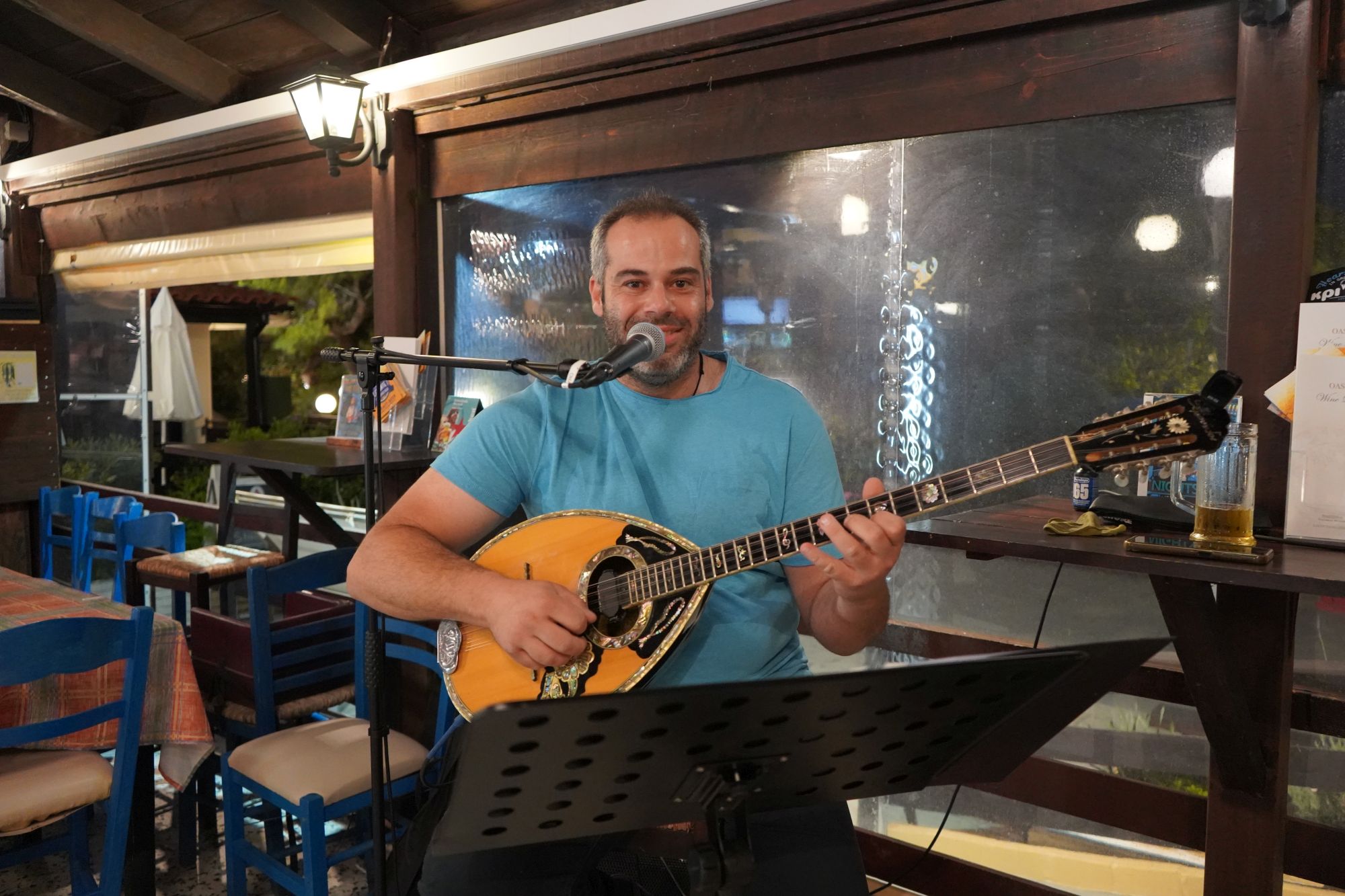 Live Greek music at Oasis Taverna in Alykanas, Zakynthos